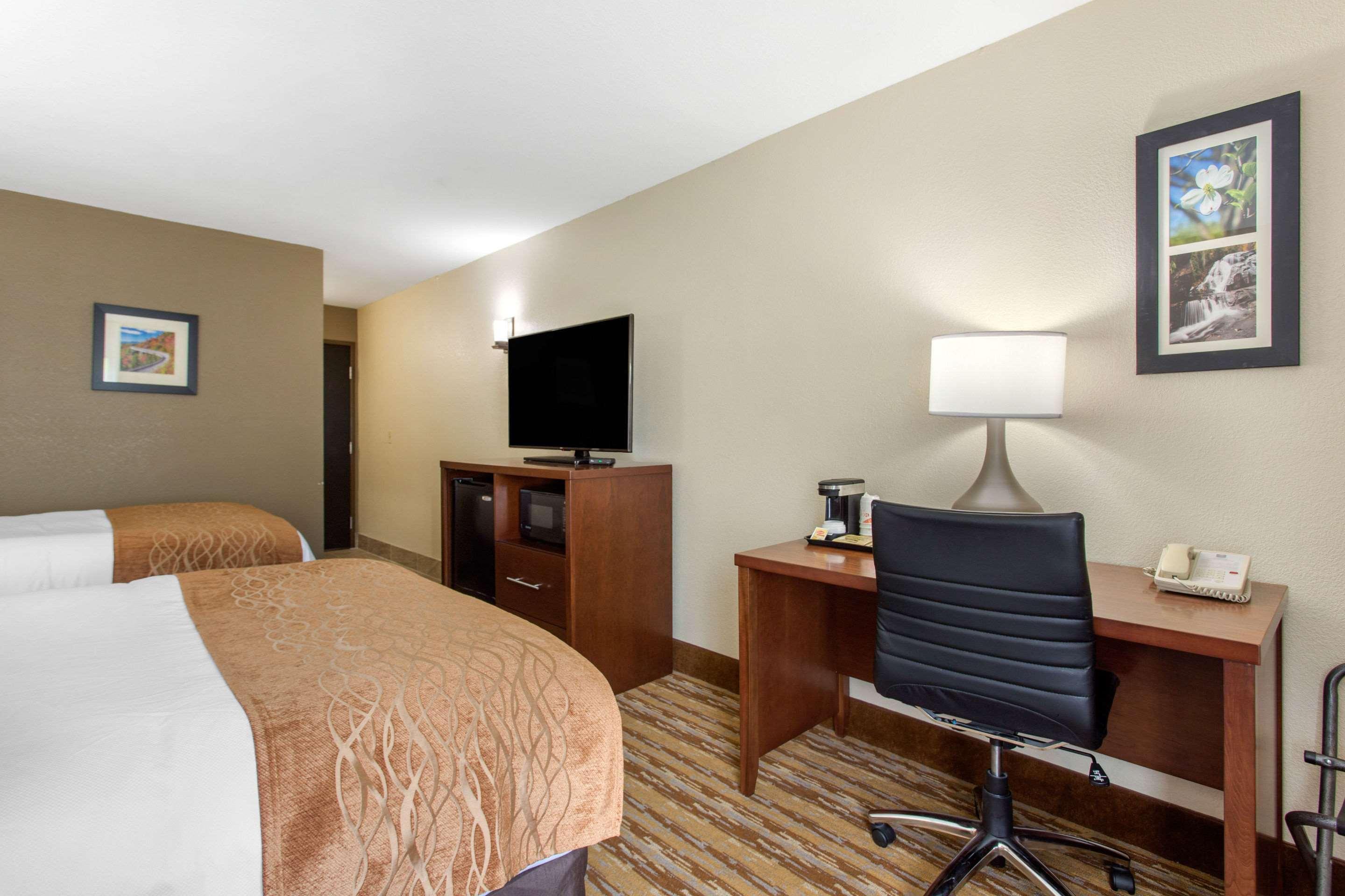 Comfort Inn Asheville East-Blue Ridge Pkwy Access Esterno foto