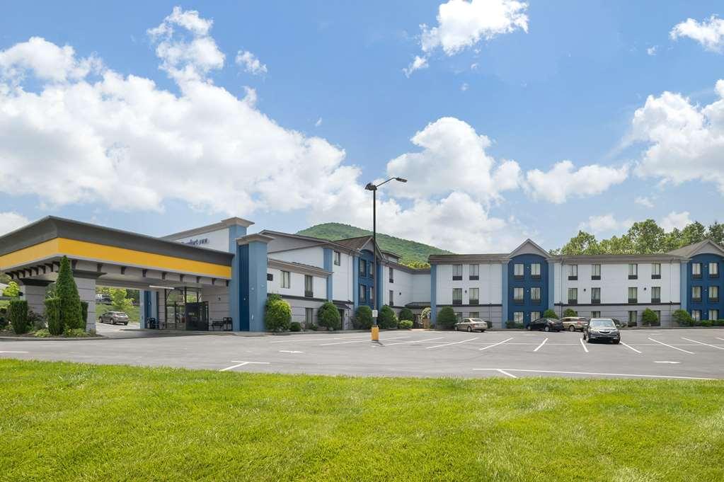 Comfort Inn Asheville East-Blue Ridge Pkwy Access Esterno foto