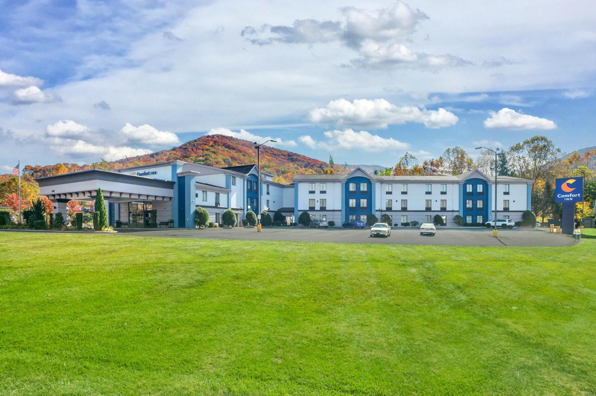Comfort Inn Asheville East-Blue Ridge Pkwy Access Esterno foto